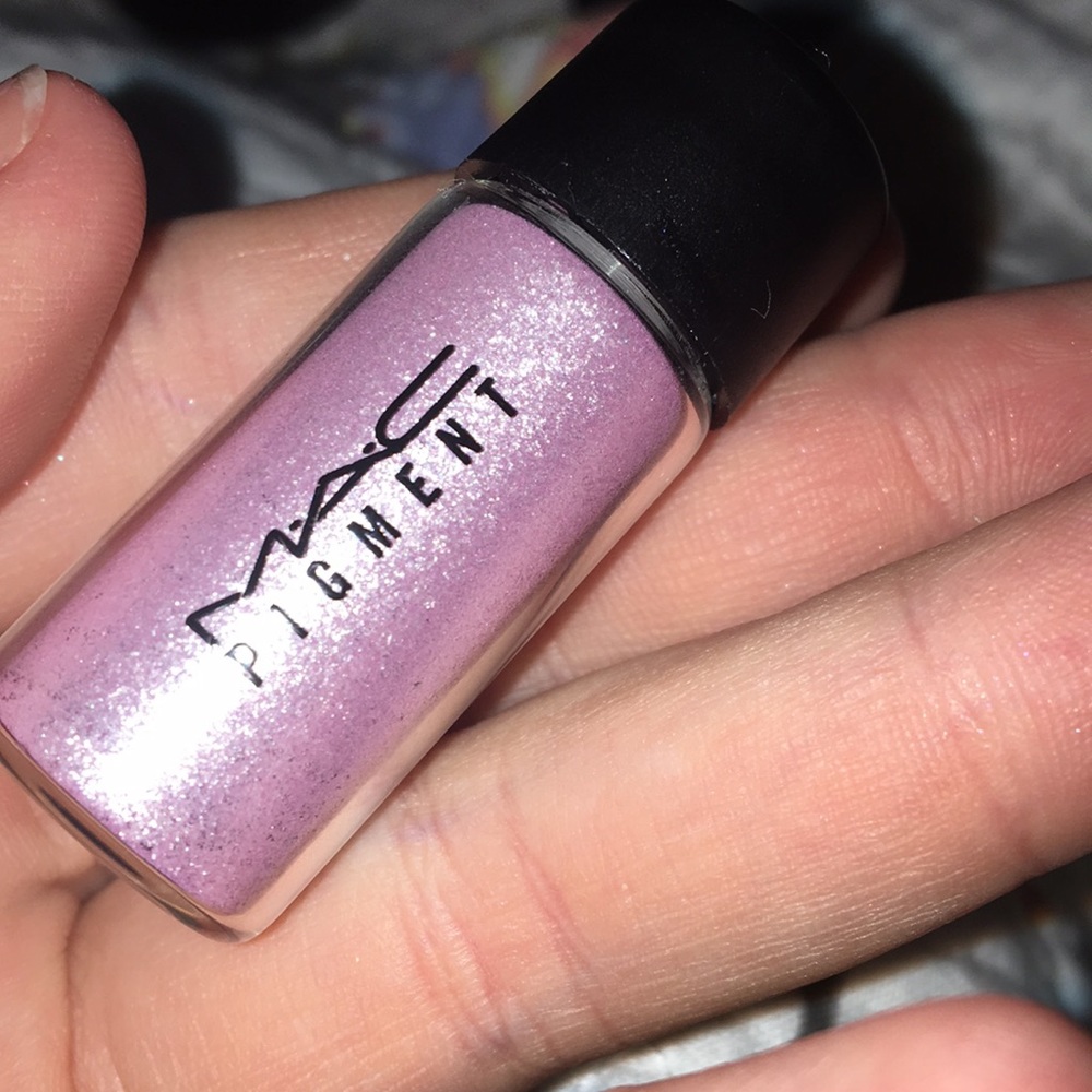 M.A.C pigment